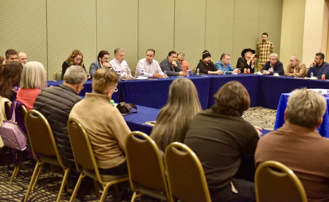 Dialoga Toño Astiazarán sobre proyecto integral de paso desnivel Colosio y Solidaridad con integrantes de Hermosillo ¿Cómo Vamos?