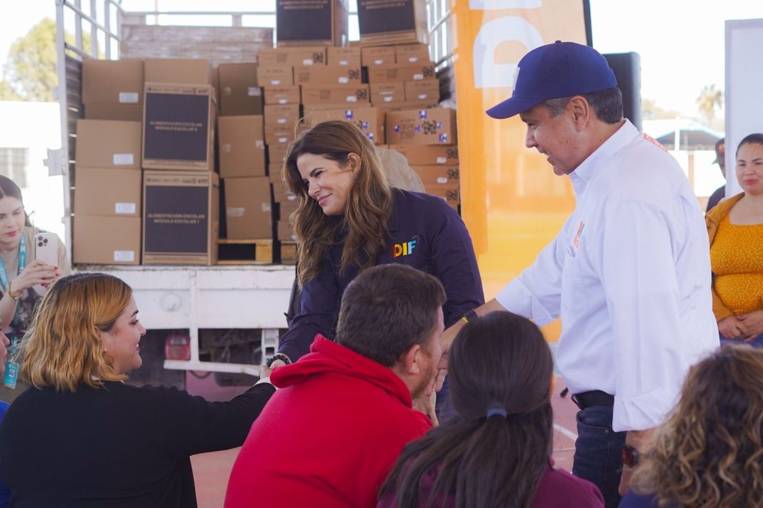Apoyan Toño Astiazarán y Patty Ruibal educación con desayunos escolares en Miguel Alemán Y Kino