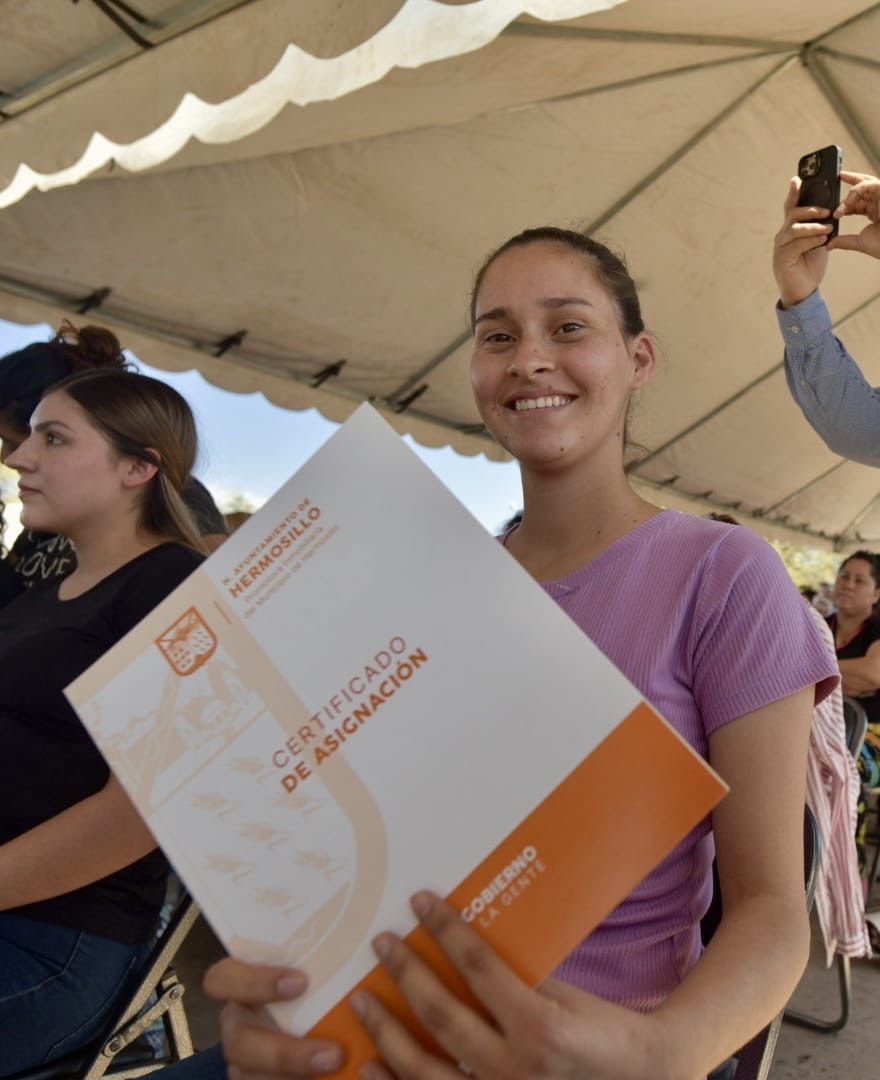 Asegura Toño Astiazarán patrimonio a 45 familias del Poblado Miguel Alemán