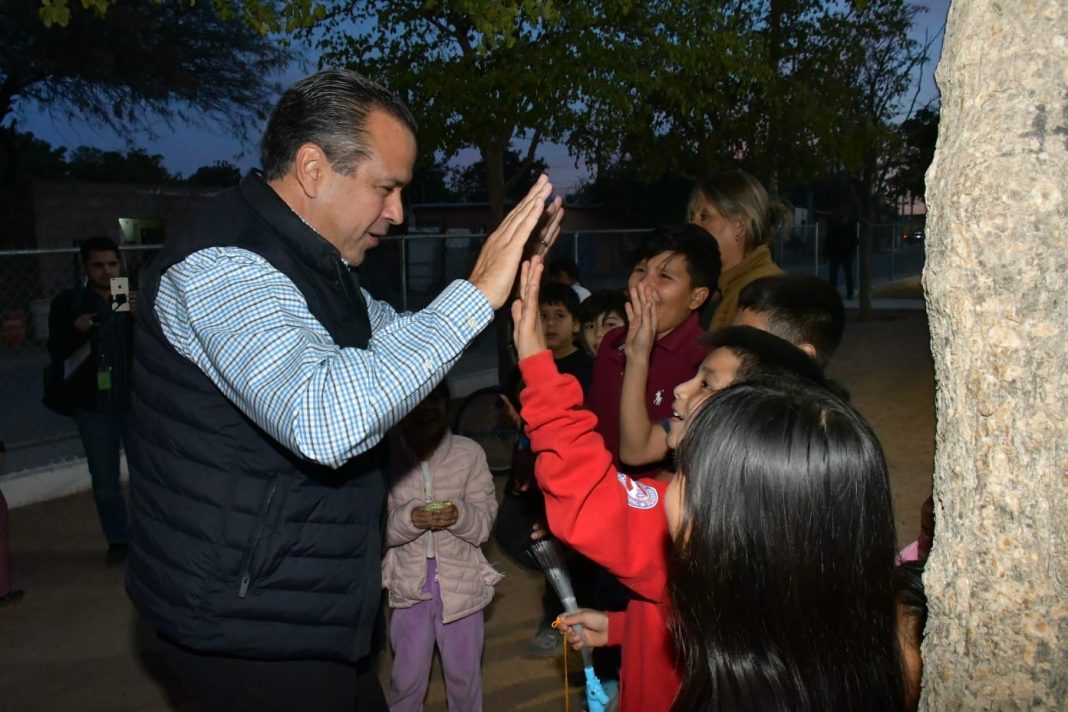 Cumple Toño Astiazarán a residentes de Los Olivos con rehabilitación de parque