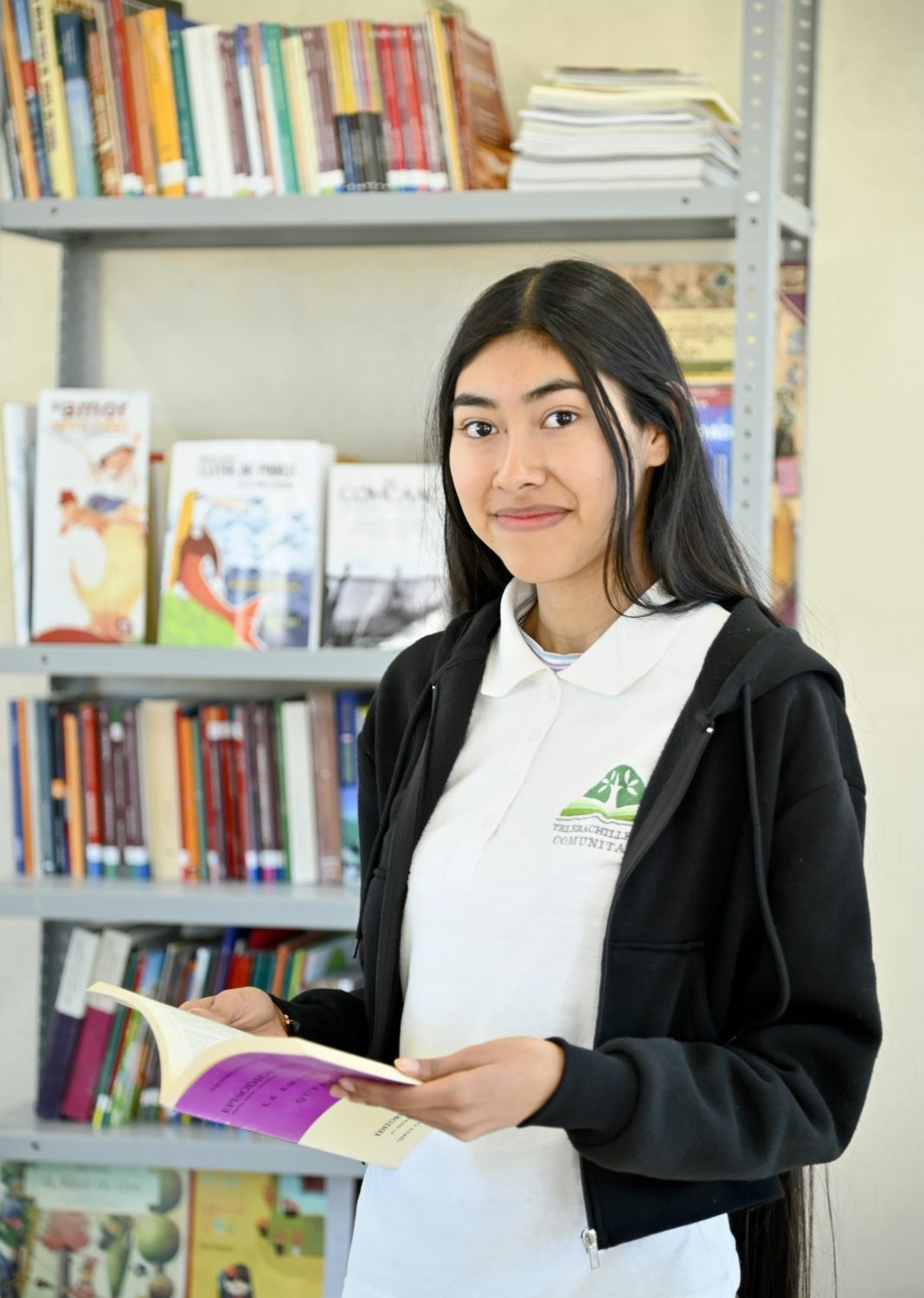 Estudiantes de Desemboque agradecen a Gobernador Durazo donativo de libros para continuar su educación