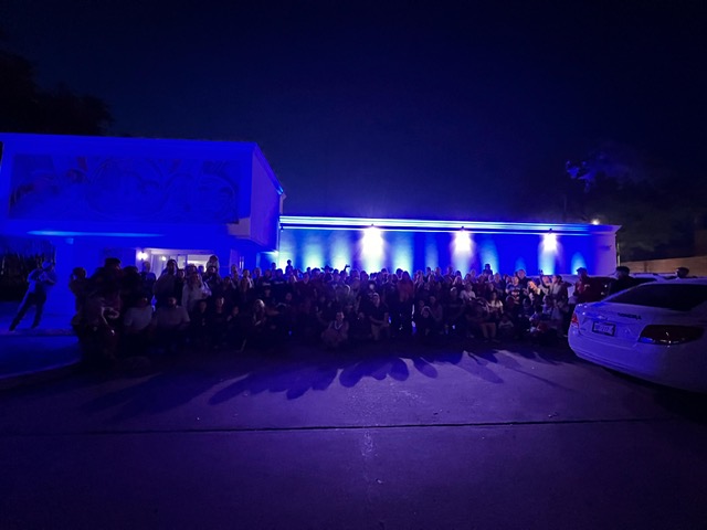 DIF Sonora se ilumina de azul y abre espacios de diálogo en el Día Mundial de Concienciación sobre el Autismo