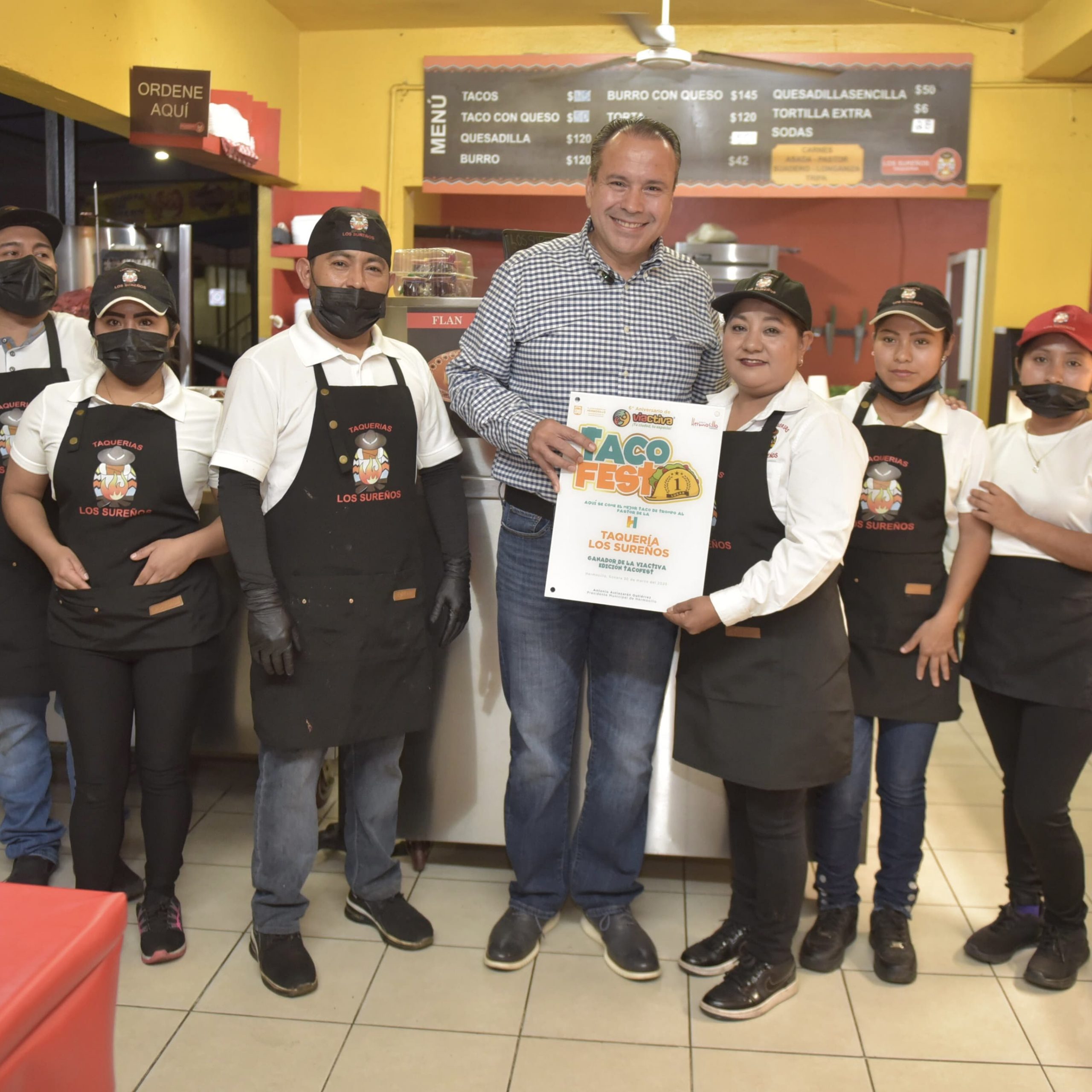 Reconoce Toño Astiazarán con distintivo a ganadores de mejor taco al pastor de Taco Fest