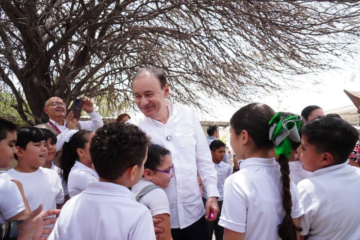 Con entrega de uniformes gratuitos, Gobernador Durazo convierte a Sonora en modelo nacional de educación