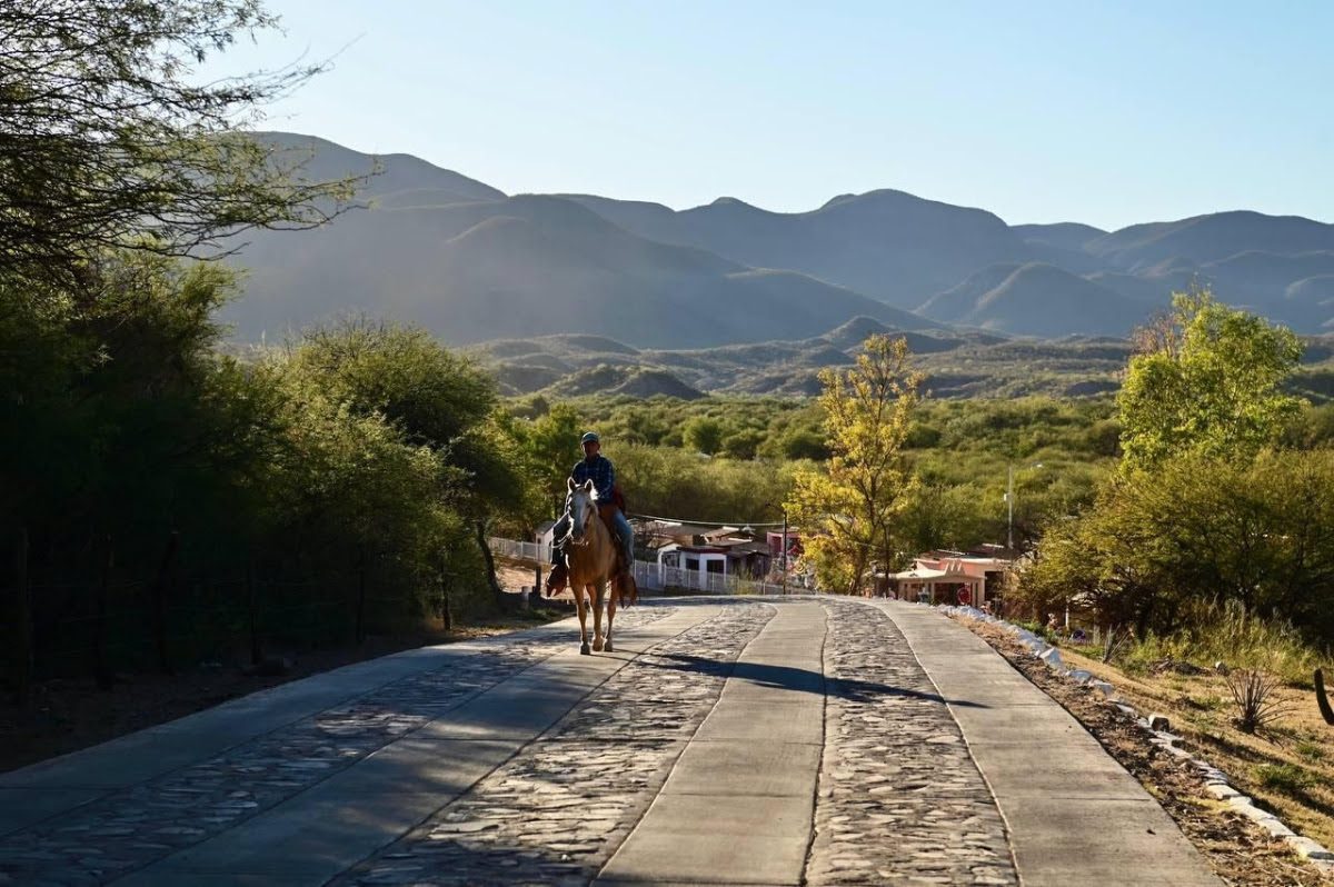 Gobernador Durazo cumple a pueblos originarios y Sierra Alta; garantiza conectividad con Caminos Artesanales