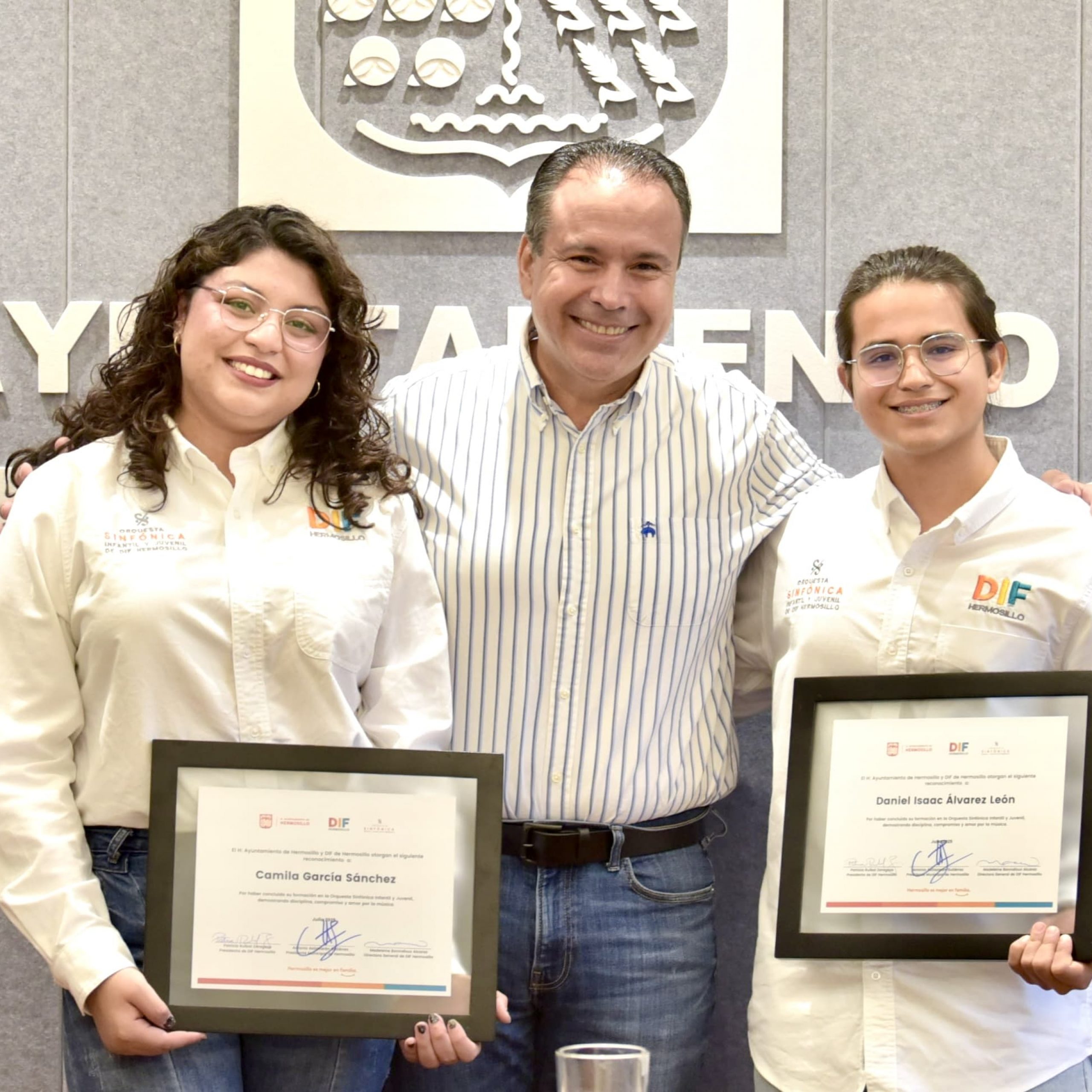 Reconoce Toño Astiazarán a egresados de Orquesta Infantil y Juvenil de Hermosillo que se profesionalizarán en la música