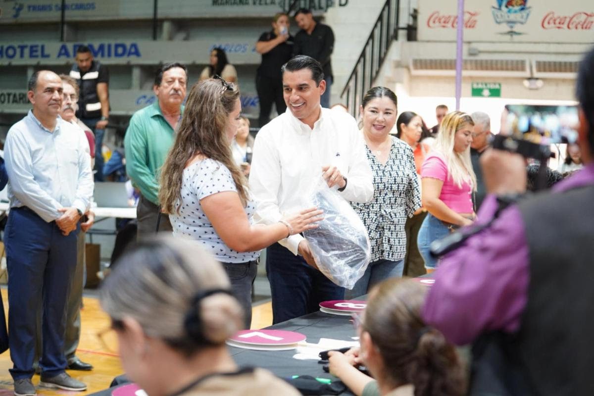 Supervisa Gobierno de Sonora avance en la entrega de uniformes escolares: SEC
