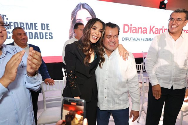 Acompaña Sergio Gutiérrez Luna a Diana Karina Barreras en su primer informe de labores del primer año de la LXVI Legislatura