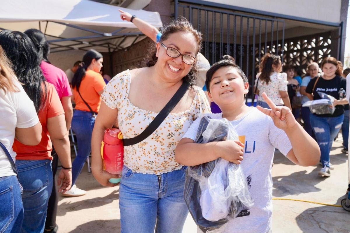 Cafeceando, de Octaviano Rojas G. //El uniforme escolar, como símbolo de compromiso
