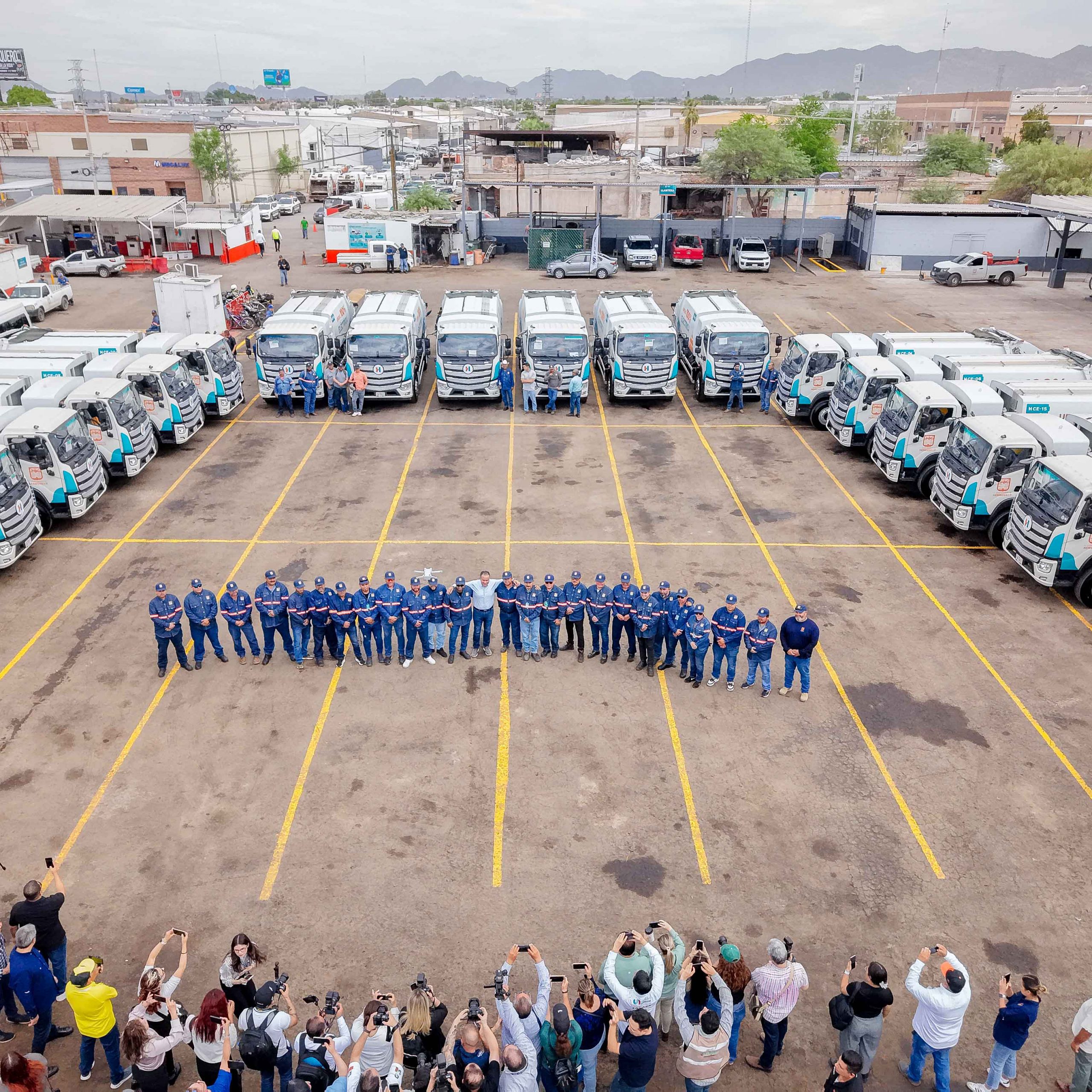 Entrega Toño Astiazarán 25 nuevas unidades recolectoras 100% eléctricas; es la flotilla más grande del país