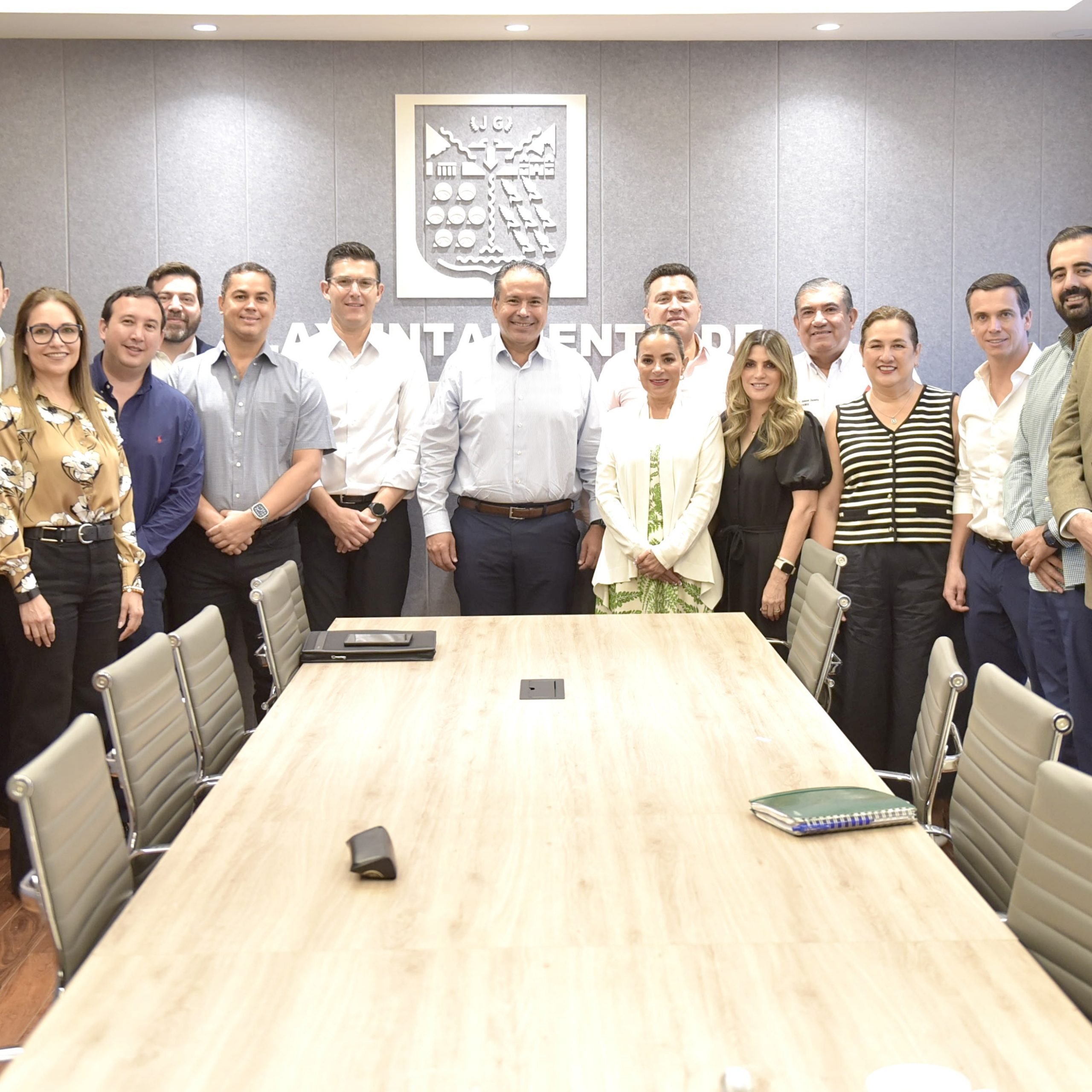 Impulsa Toño Astiazarán instalación de   empresas con empleos mejor pagados 