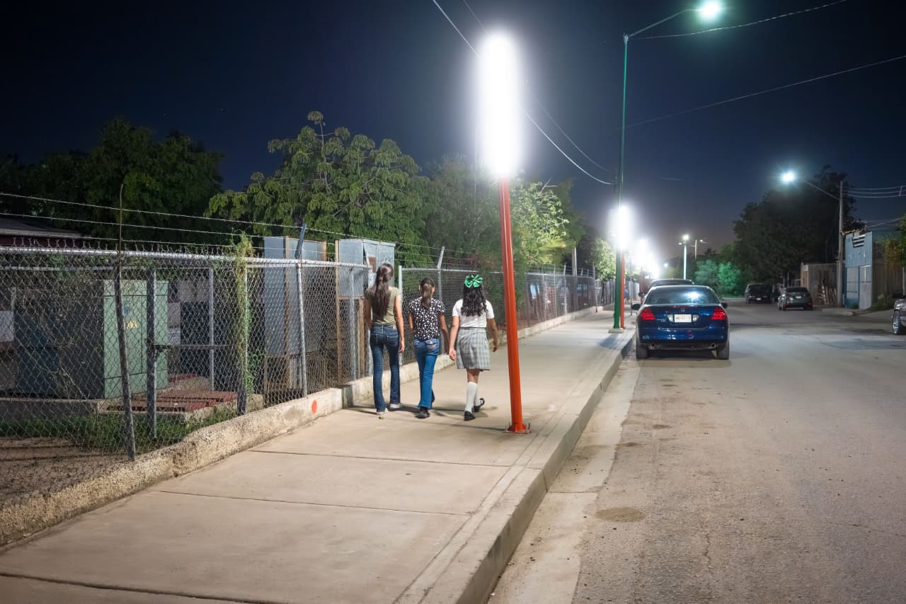 Inaugura Toño Astiazarán el corredor         Camina Segura en la Norberto Ortega