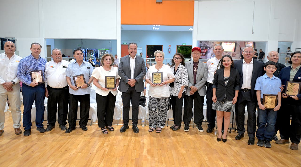 Entroniza Alcalde a 17 leyendas en Salón de la Fama del Deportista Hermosillense