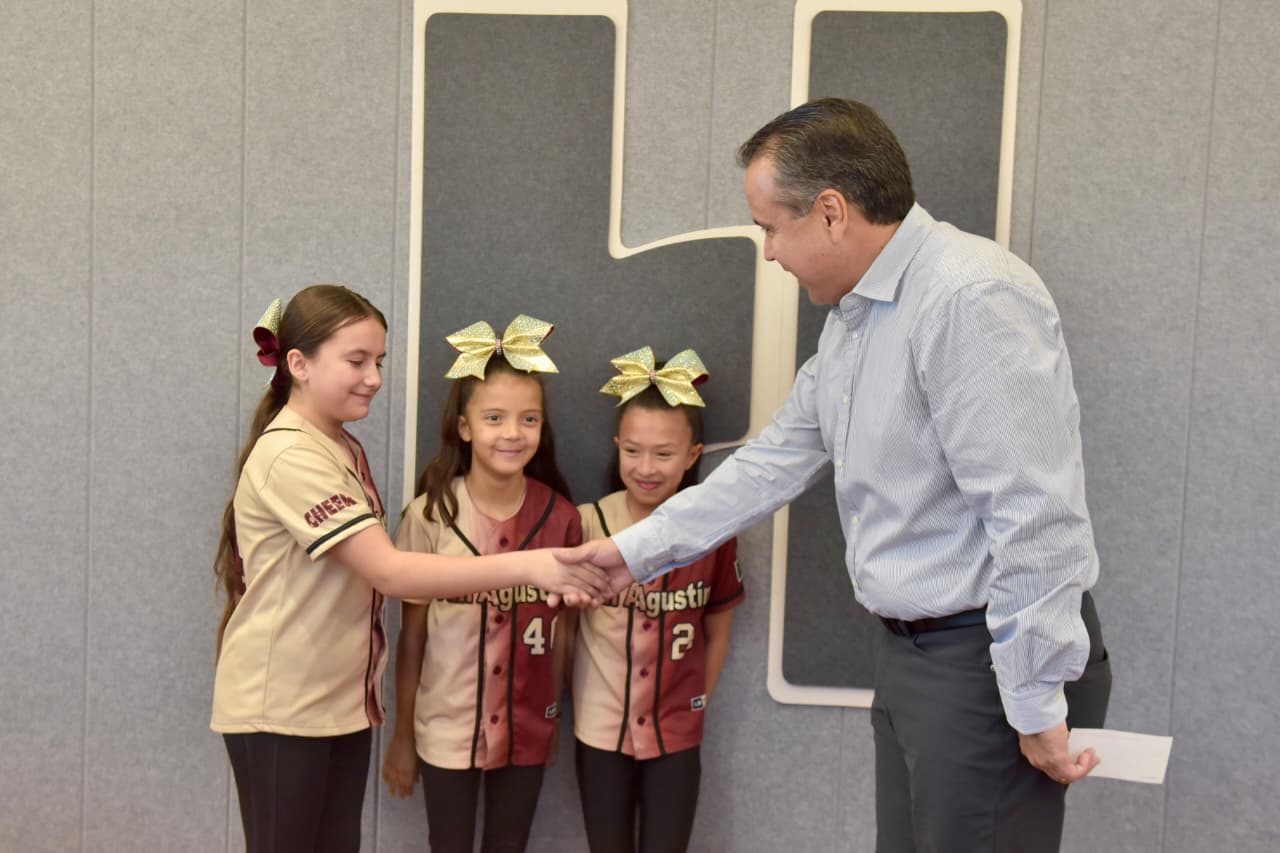 Beneficia Toño Astiazarán a 125 hermosillenses con el Fondo Deportivo