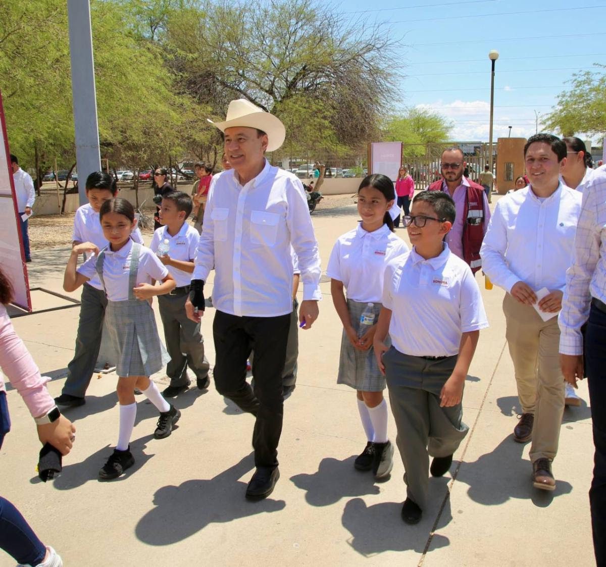 Aumenta Gobernador Durazo a mil millones de pesos presupuesto de Becas Sonora 2026