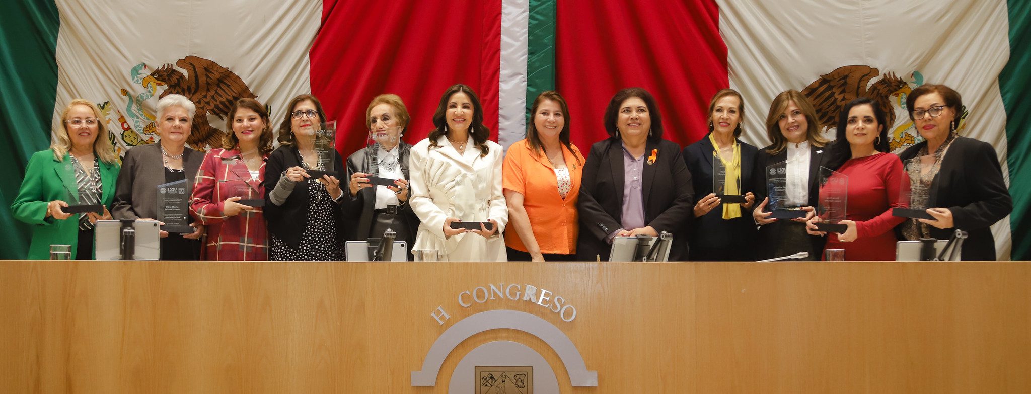 Entrega Congreso de Sonora la Presea del Poderío Sonorense 2025 a once mujeres