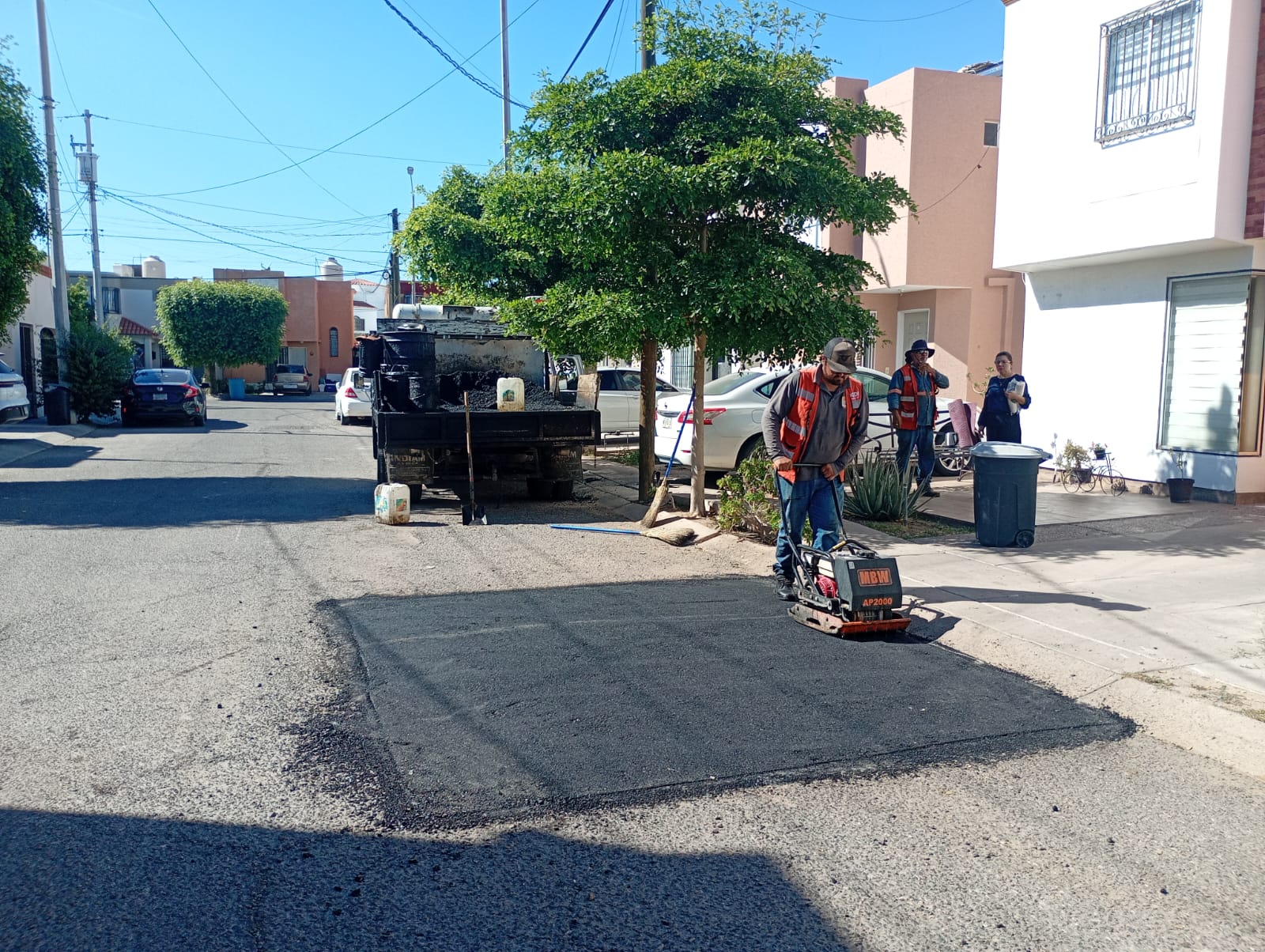 Realizan bacheo en más de 30 colonias, atenderán reportes del norte y sur de la ciudad