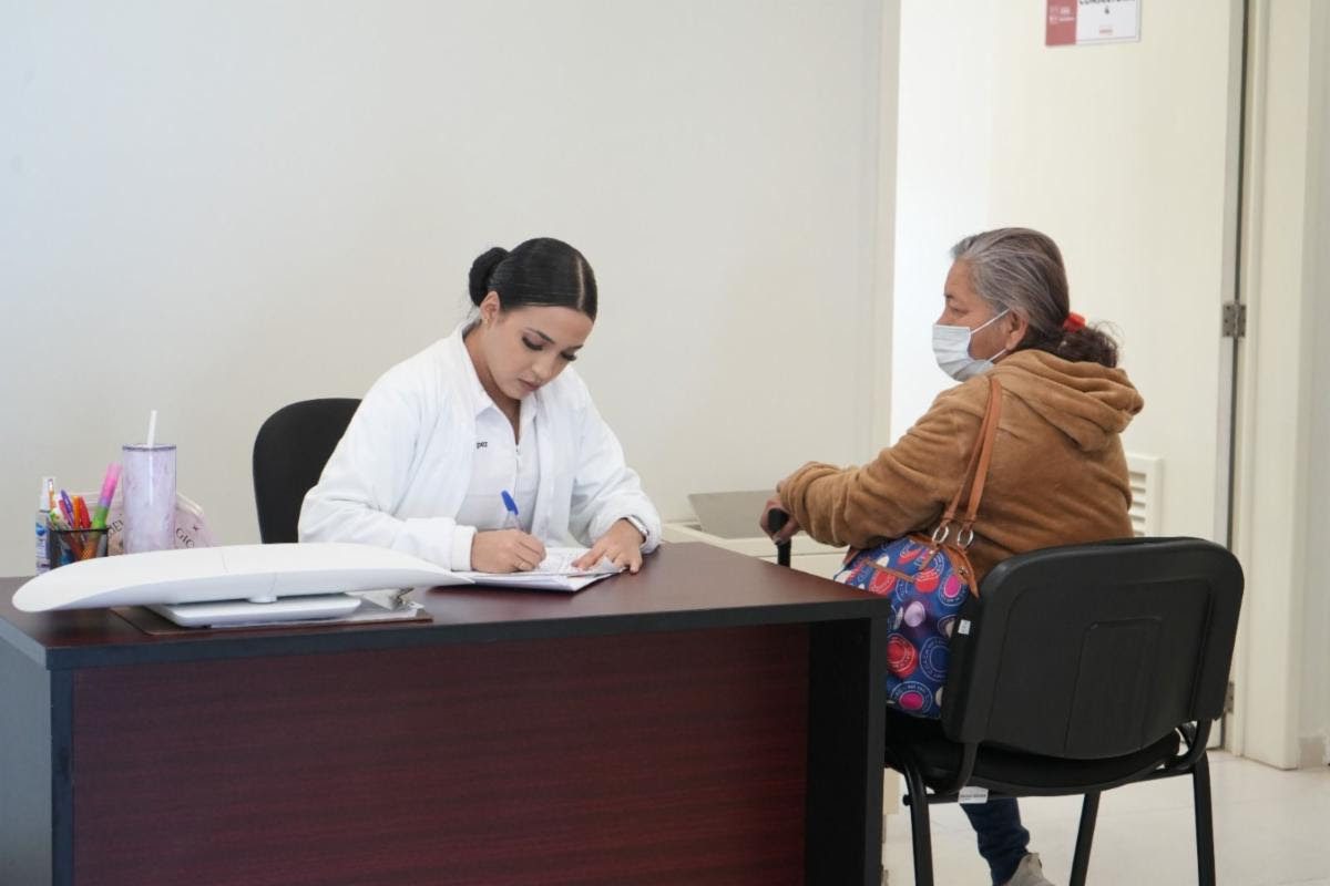 Llama Salud Sonora a evitar automedicarse y acudir por atención médica ante signos de dengue
