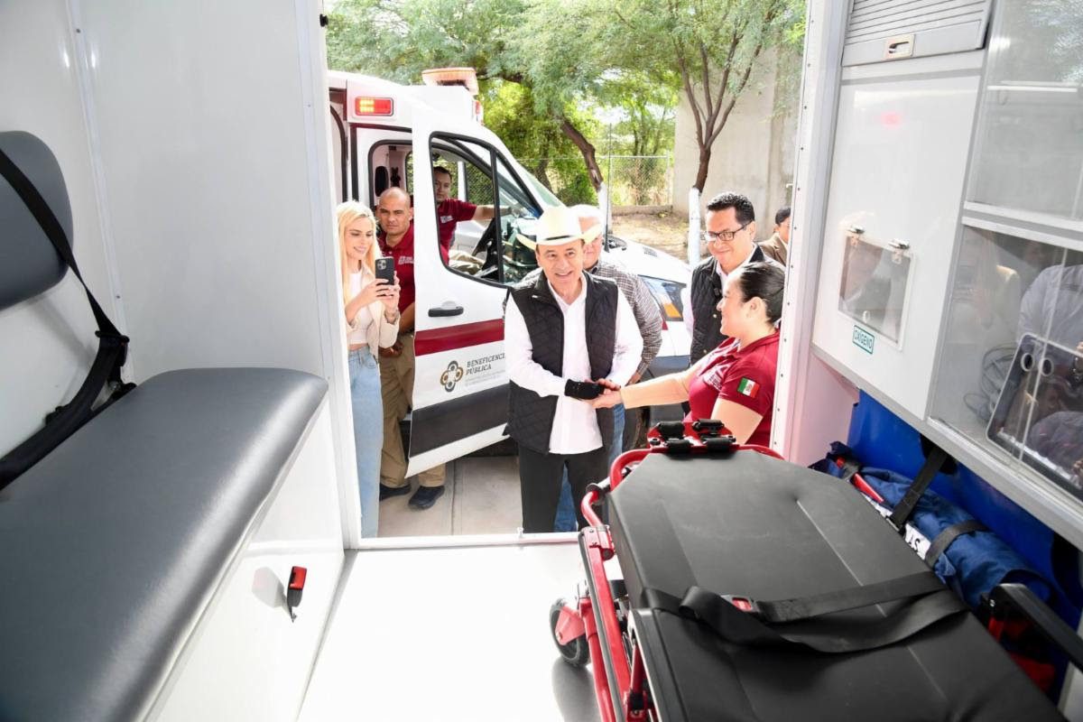 Mejora Gobernador calidad de vida en Sierra Alta con becas, infraestructura educativa y salud