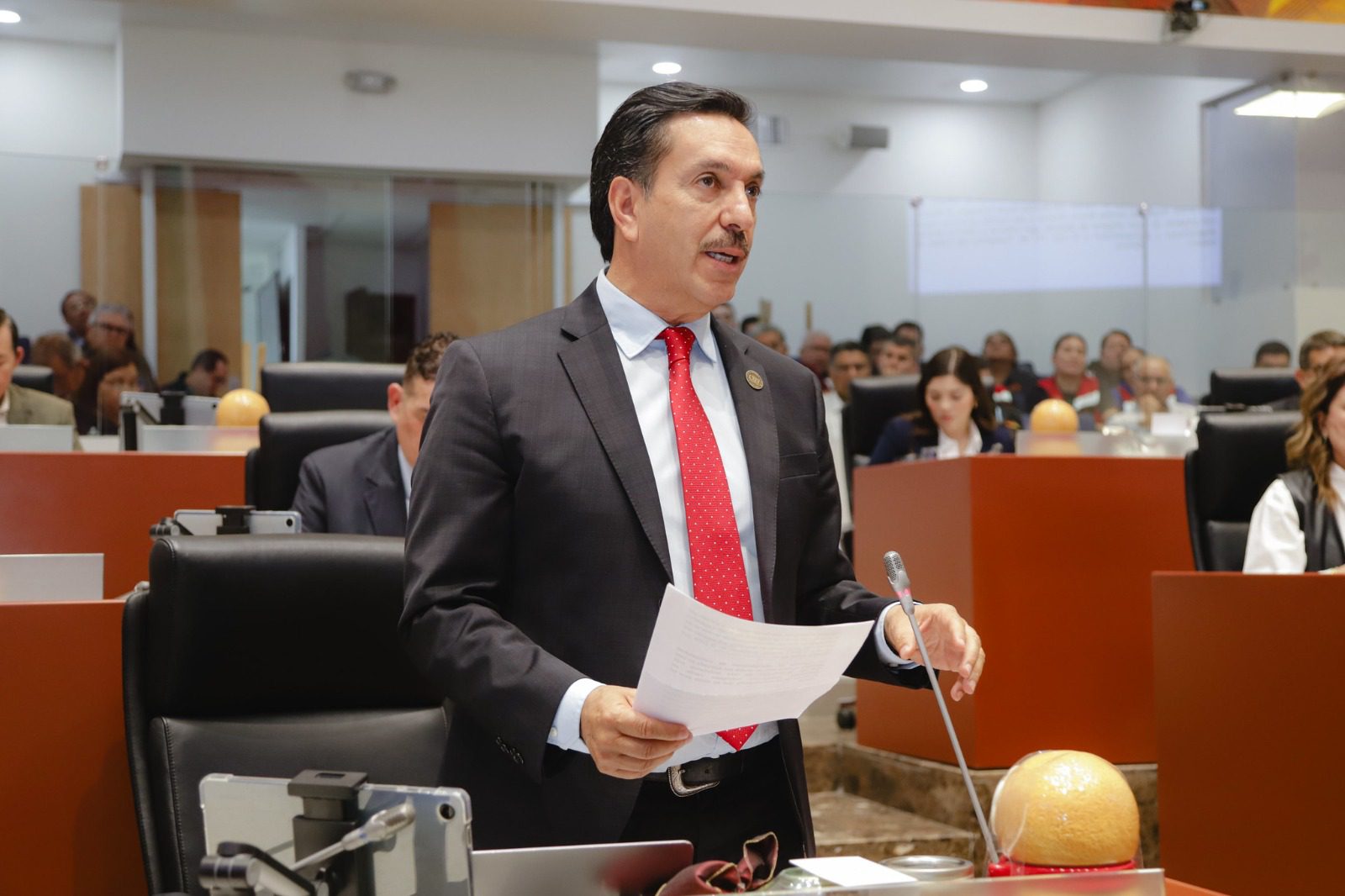 Para los de a Pie. Por: LAP Luis Fernando Oropeza// Homologar la Ley de Seguridad; un primer paso necesario: David Figueroa