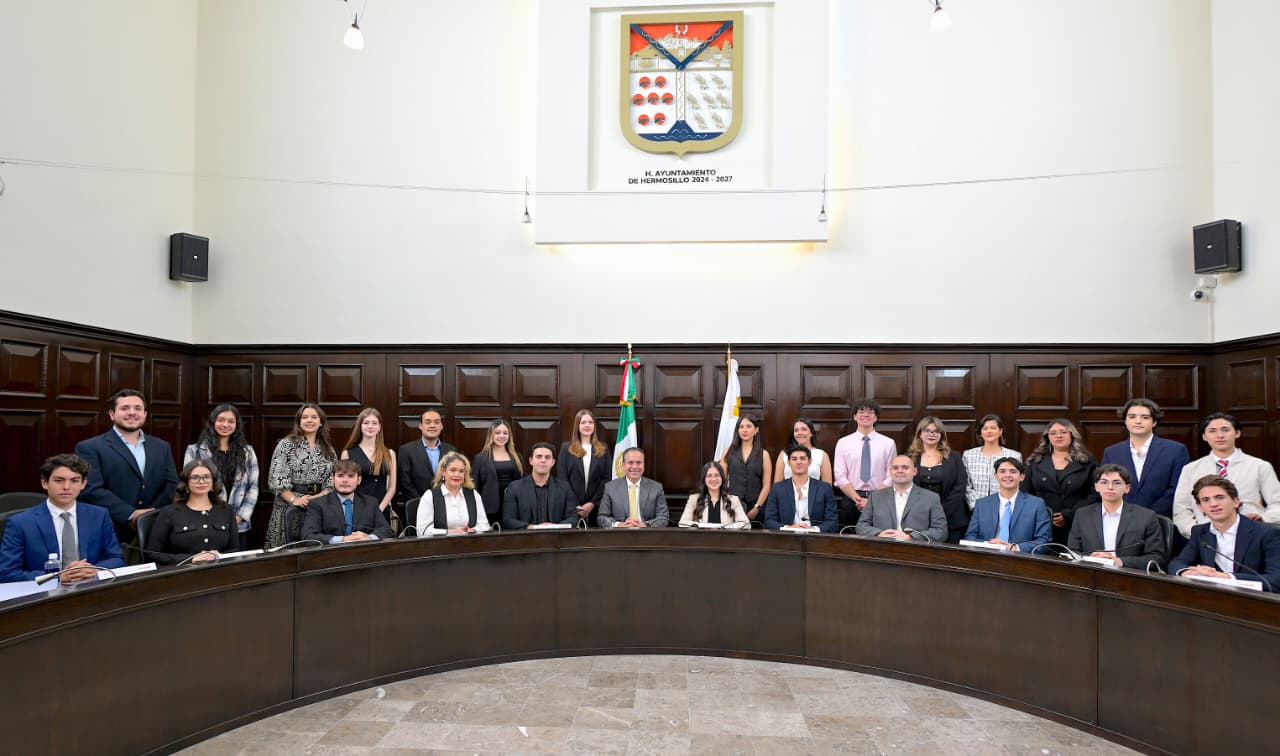 Toma protesta Toño Astiazarán a la tercera generación del Cabildo Juvenil