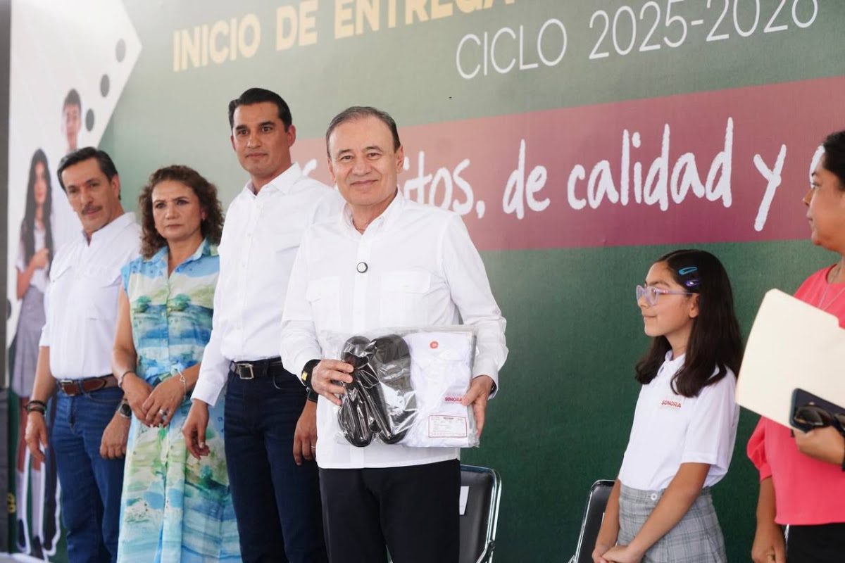 Garantiza Durazo uniformes escolares a tiempo; amplía plazo de actualización de tallas