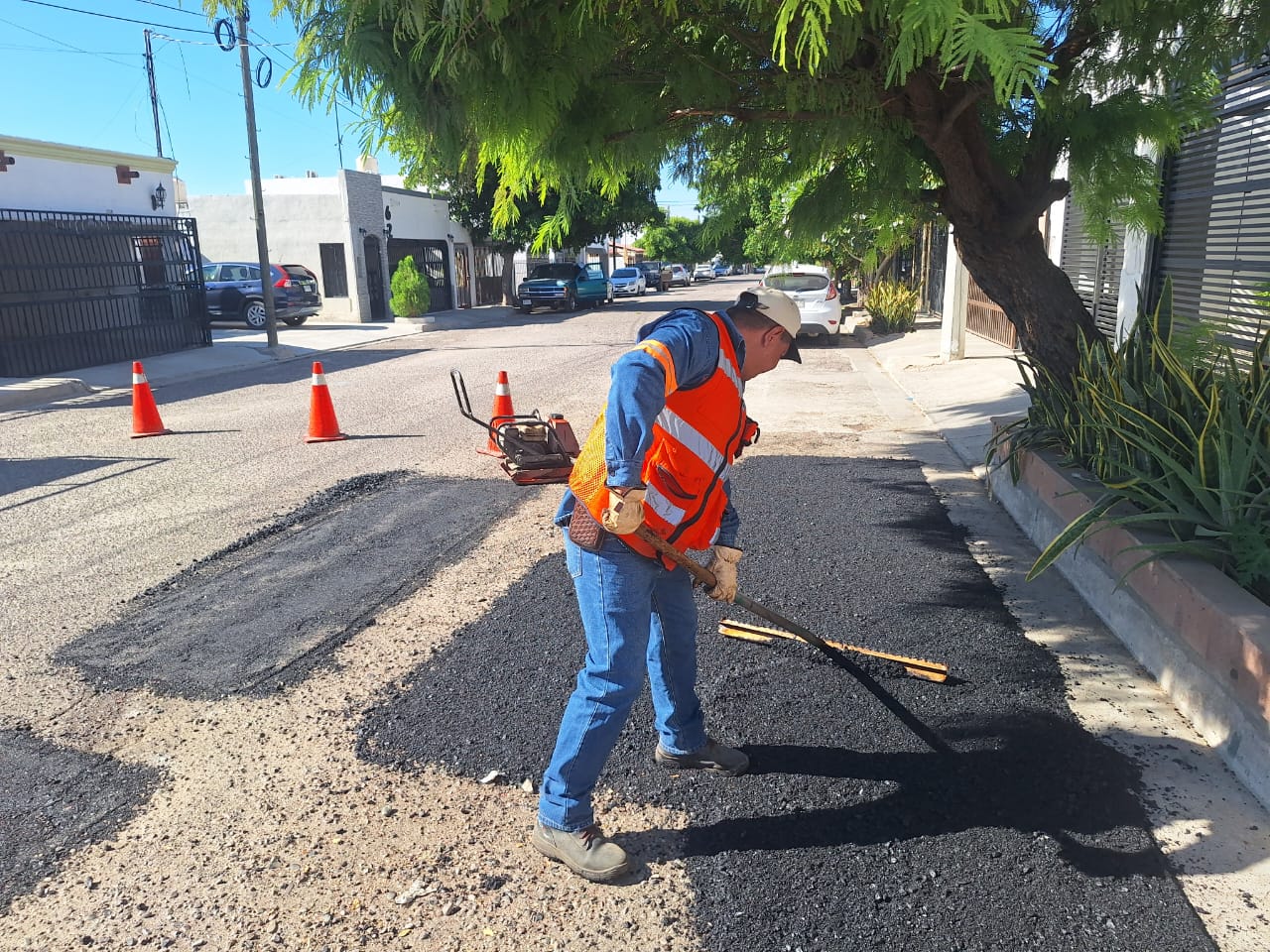 Anuncia Toño Astiazarán programa intenso de bacheo; triplicará trabajos en las colonias
