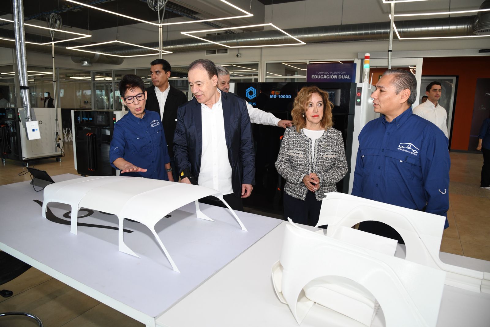 Supervisa Gobernador Durazo avance del primer vehículo eléctrico que se construye en Sonora