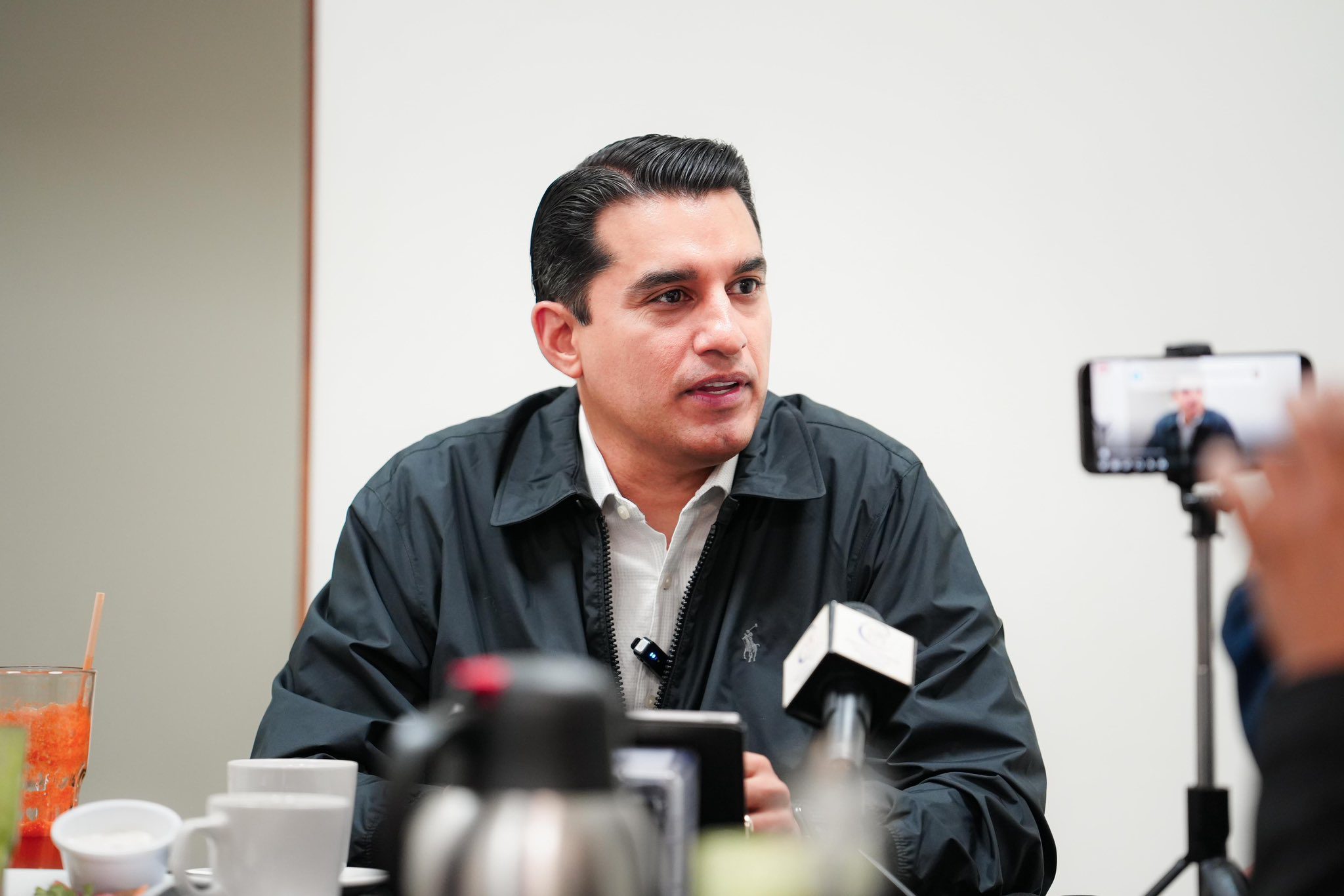 Cafeceando, de Octaviano Rojas G.// Froylán Gámez en Corsas; Siguen los candidateables