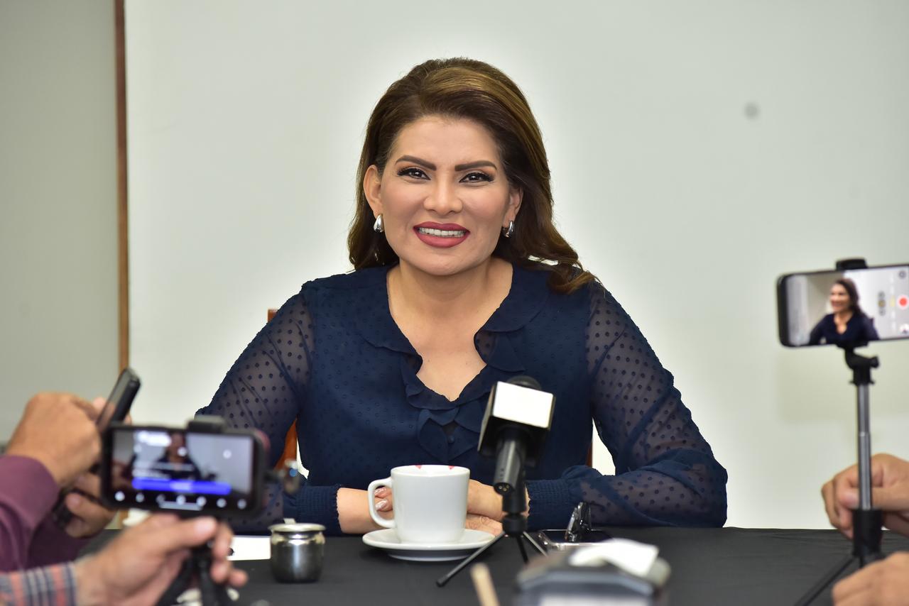 Para los de a Pie. Por: LAP Luis Fernando Oropeza// Lorenia Valles sin estridencias en el carril del 2027