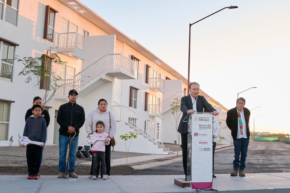 Entregan Durazo y Sheinbaum primeras casas del Bienestar en Sonora; la meta crece a 65 mil