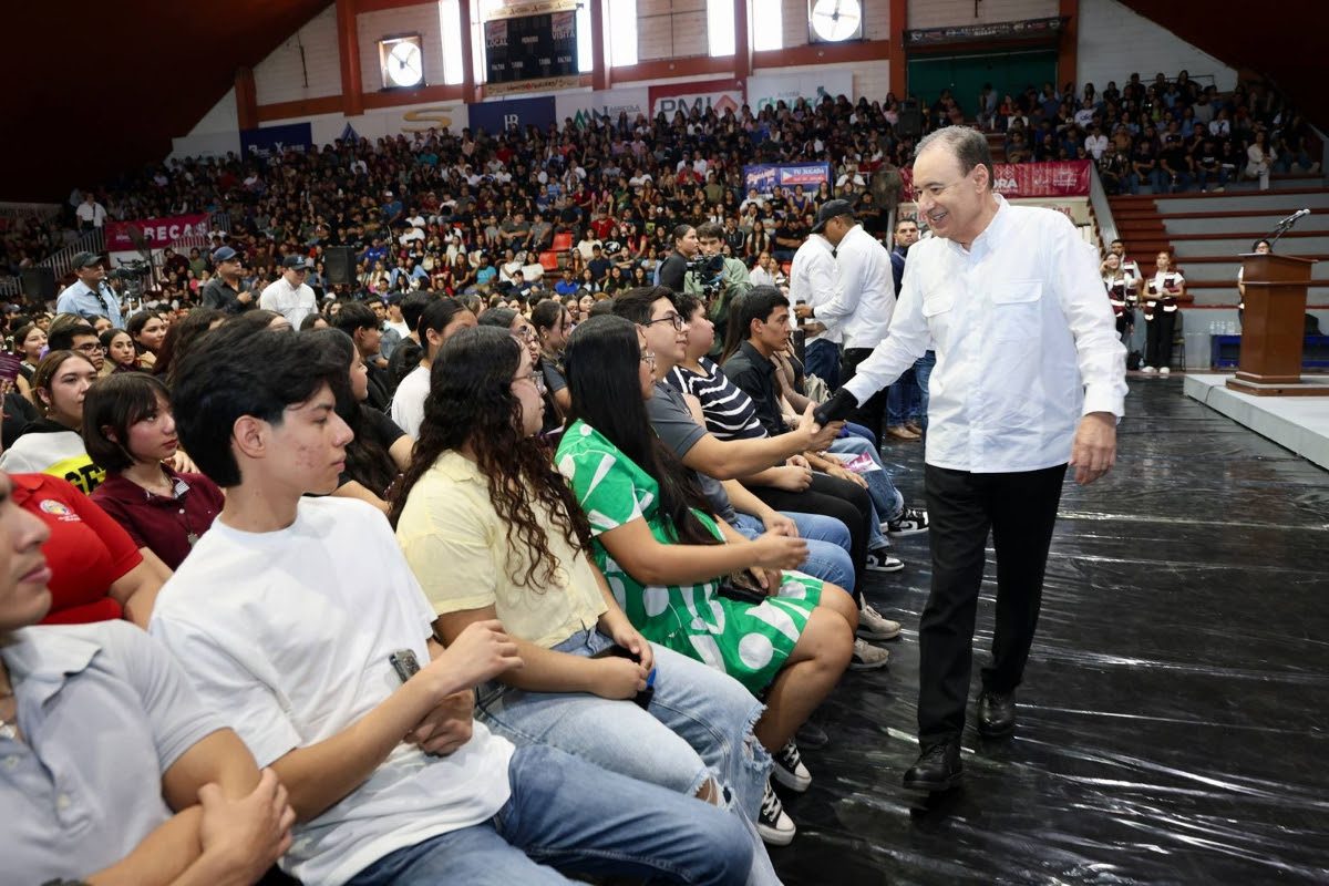 Amplía Gobernador convocatoria de Becas de Oportunidades para universidades públicas