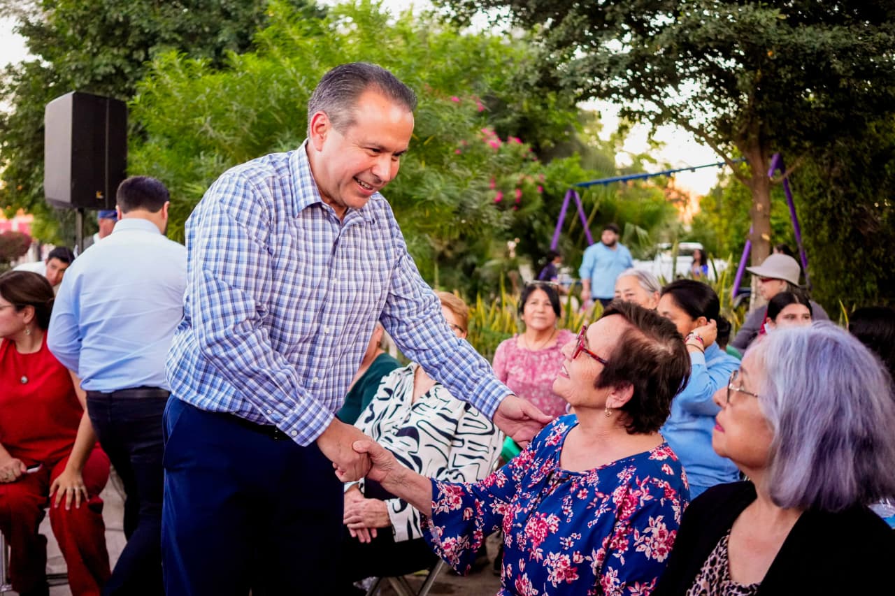 Acerca Toño Astiazarán servicios a familias del Fovissste durante Miércoles En Tu Colonia