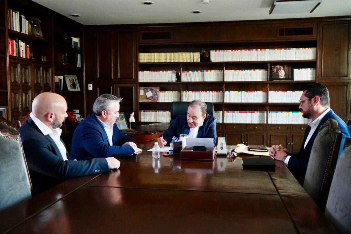 Atrae Gobernador interés de minera australiana para comercializar por Puerto de Guaymas