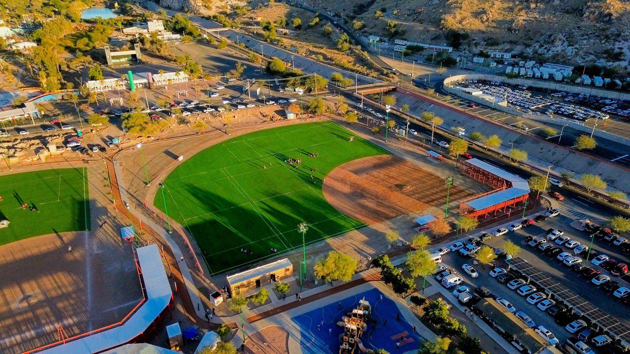 Refuerza Toño Astiazarán apoyo a deportistas con infraestructura y programas