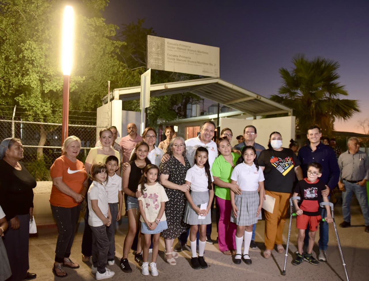 Invierte Toño Astiazarán en seguridad de las familias con tramos iluminados de Camina Segura