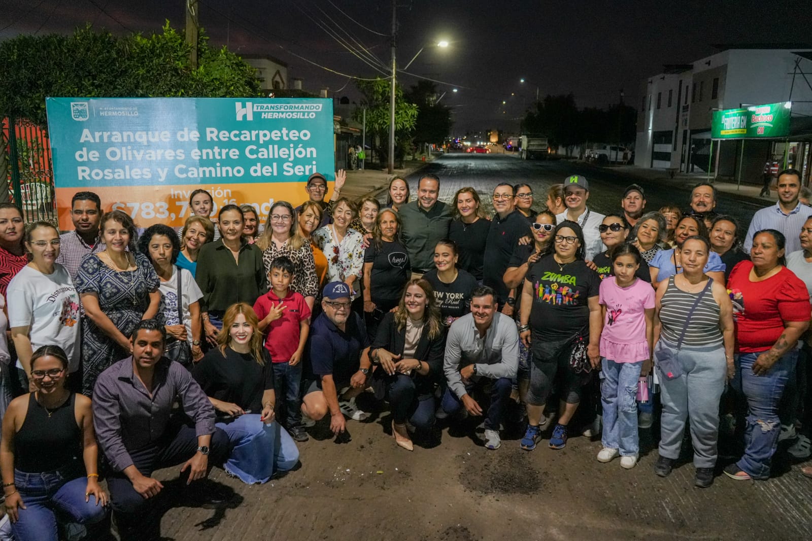 Beneficia Toño Astiazarán a familias de Las Praderas con programa de recarpeteo