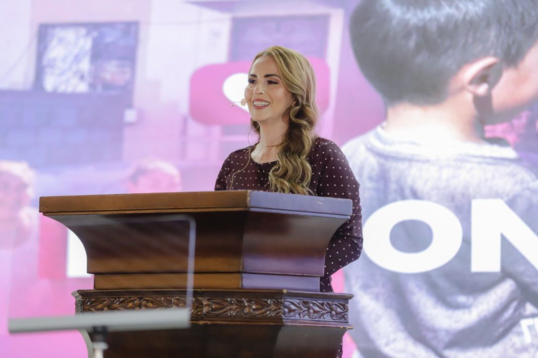 Para los de a Pie. Por: LAP Luis Fernando Oropeza// Marcela “Maval” Valenzuela; del Congreso a la calle y con la mira alta