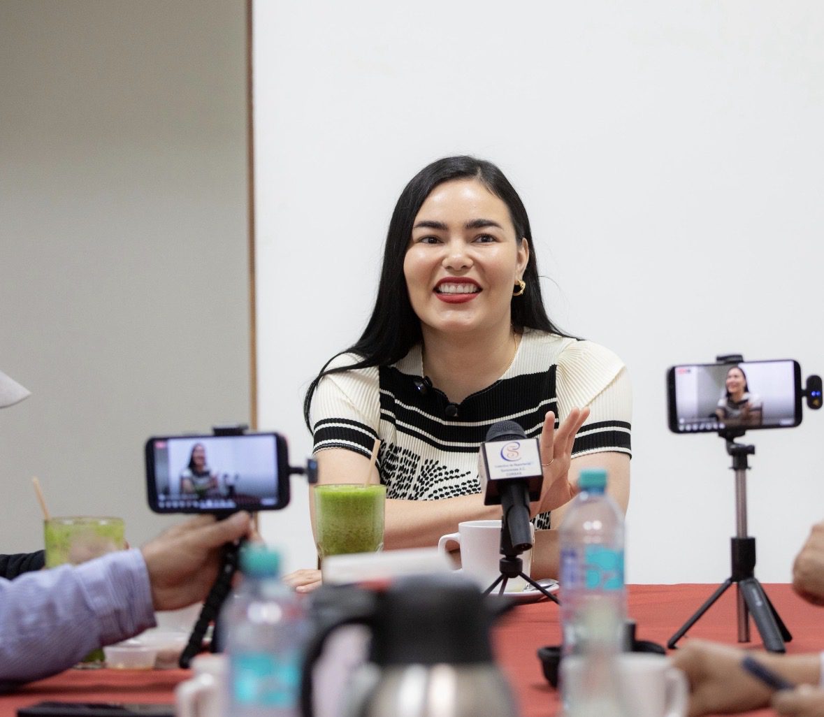 Cafeceando, de Octaviano Rojas Gutiérrez// Rebeca Valenzuela acumula experiencia; Más renuncias de militantes al PS. Algo pasa; También hay renuncias en el PAN.