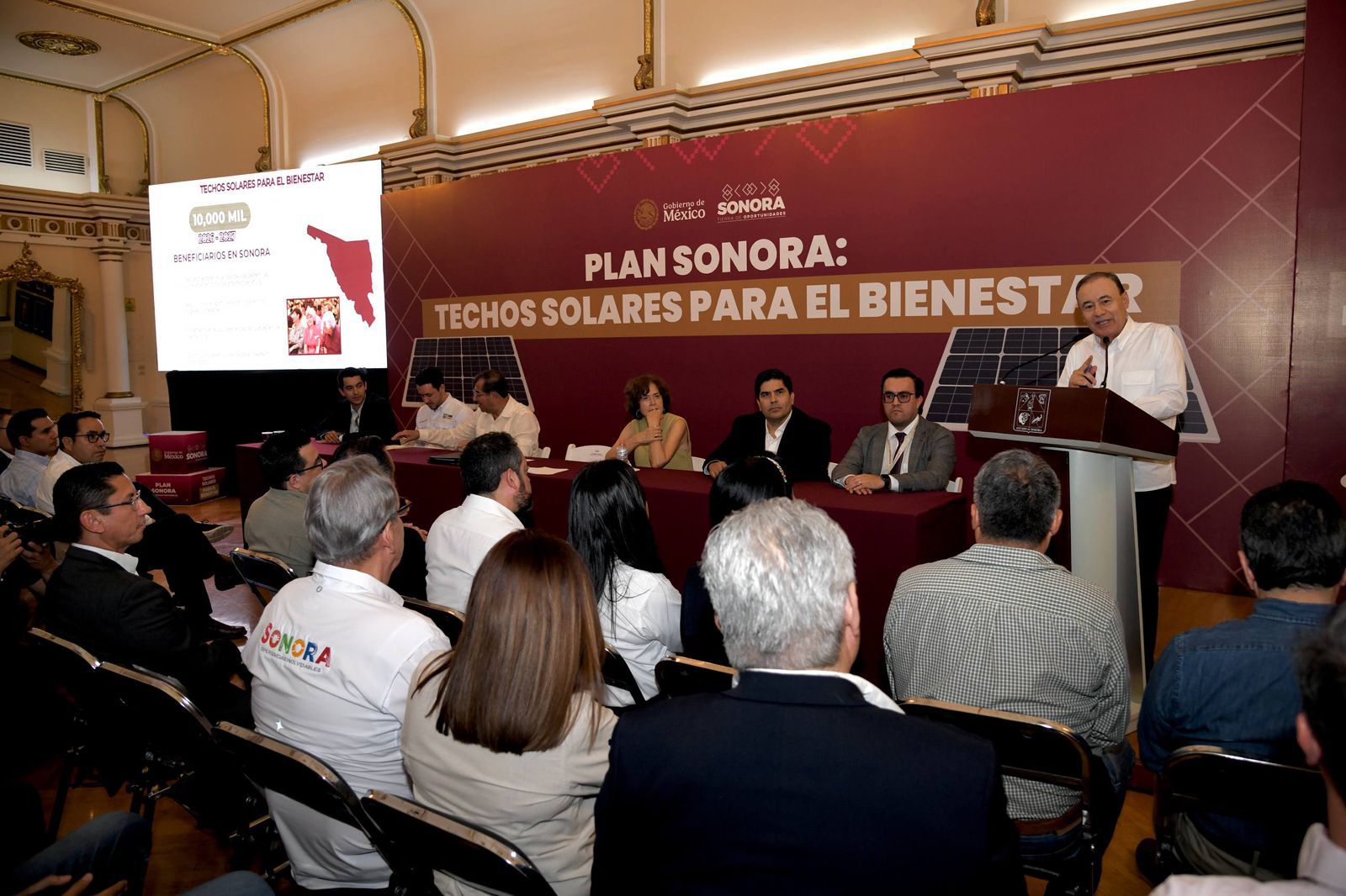 Reducen Durazo y Sheinbaum gasto eléctrico en familias sonorenses con techos solares