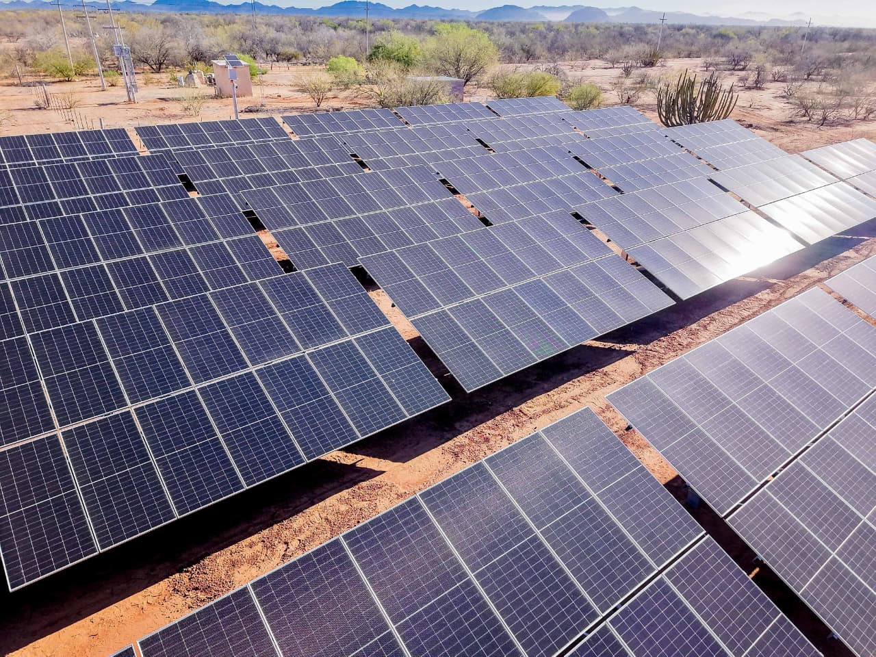 Supervisa Alcalde operación de paneles solares, mejorará suministro de agua