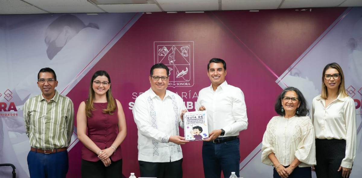 Entrega Salud Guía de Enfermedades Prioritarias en el Entorno Escolar a la SEC