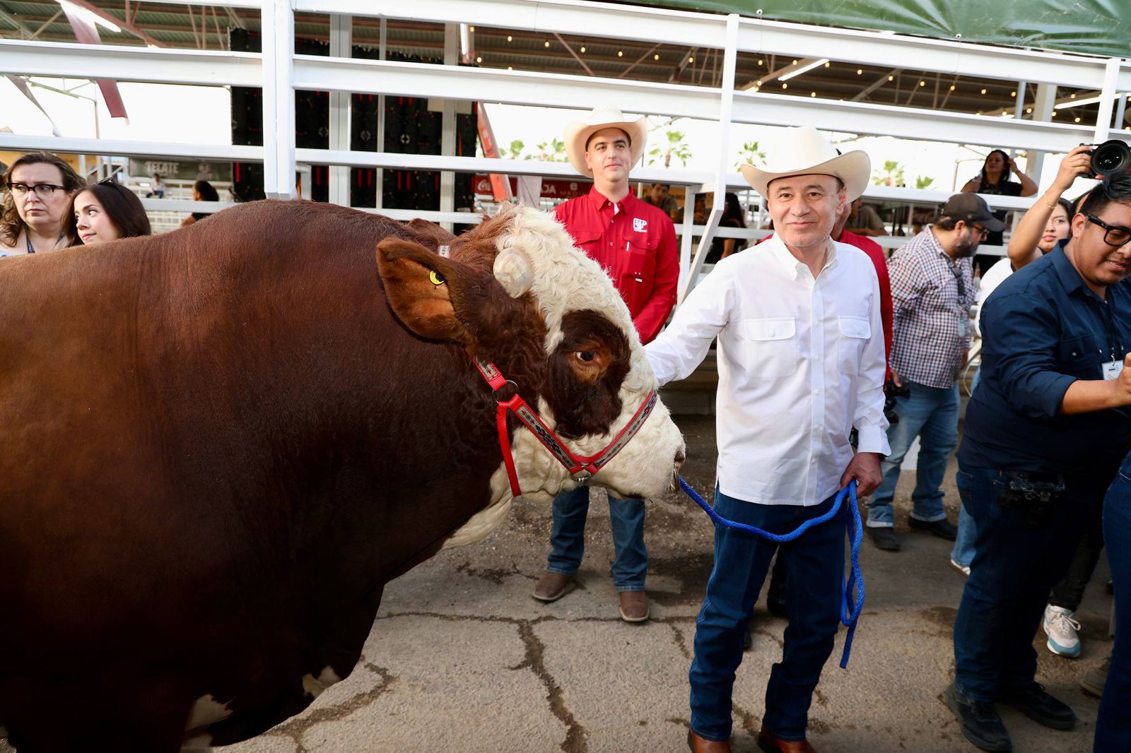 Inaugura Gobernador Durazo ExpoGan con tradicional corte de reata