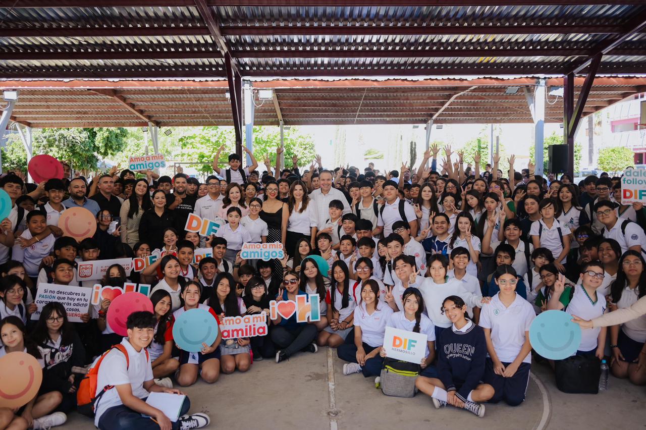 Llevan Toño Astiazarán y Patty Ruibal a más alumnos mensaje contra adicciones