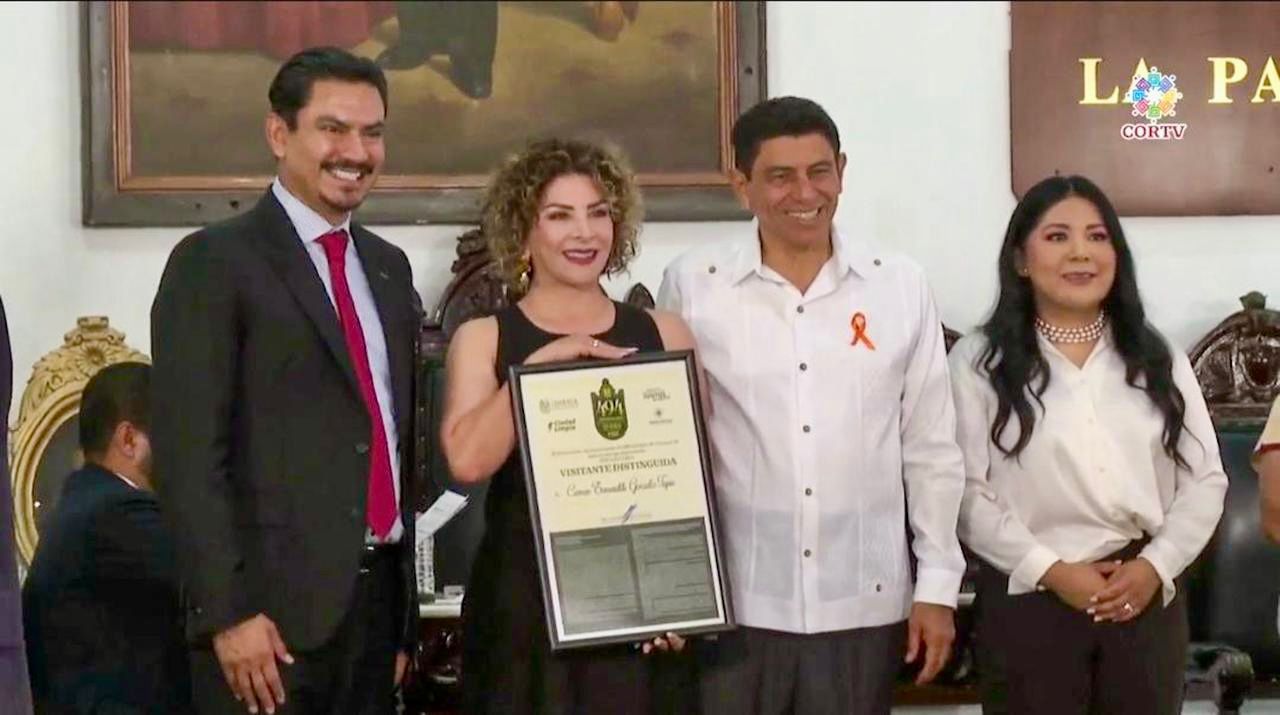 Reconocen en Oaxaca liderazgo municipalista de Esmeralda González