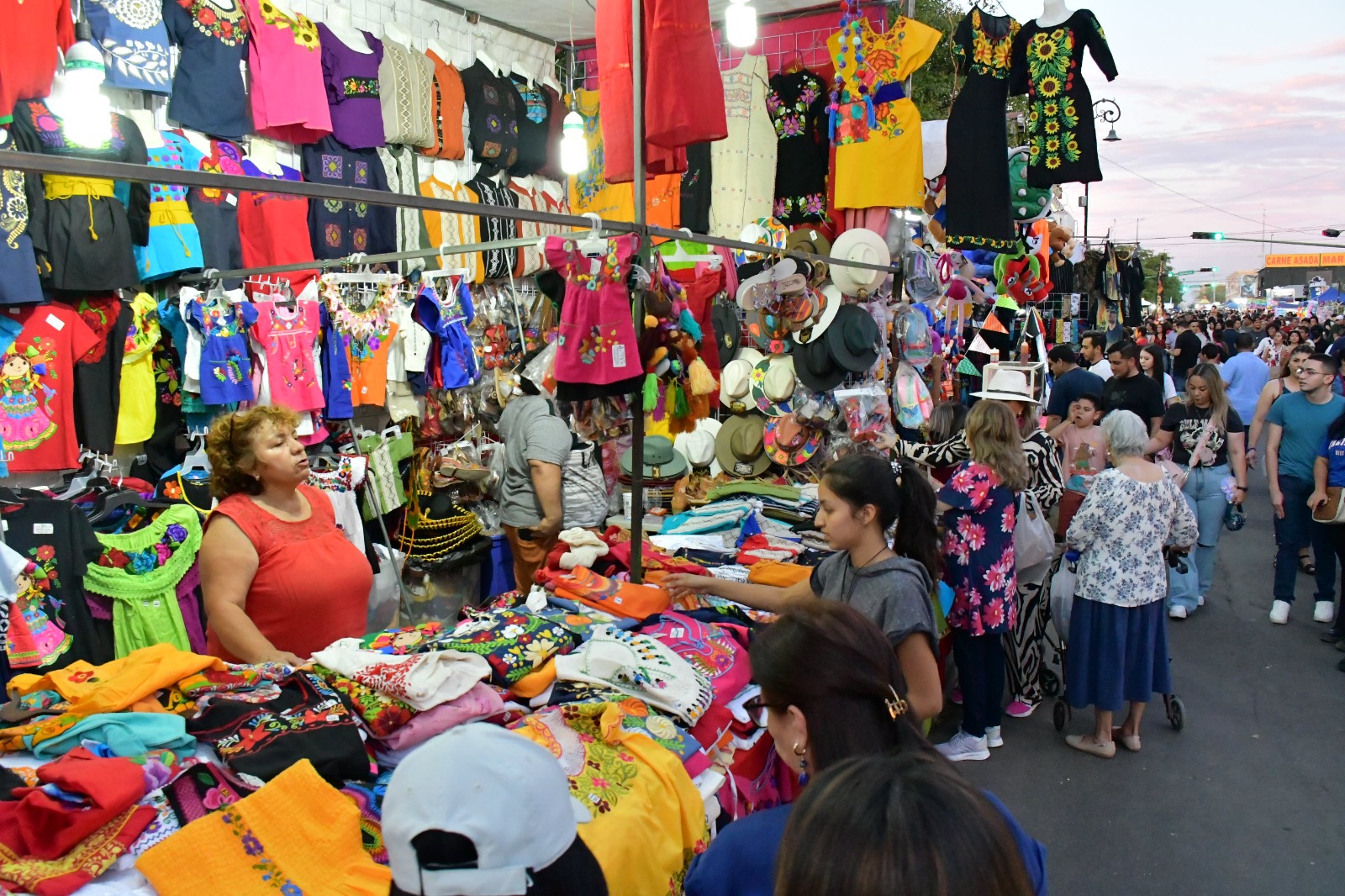 Invita Comuna a tramitar permisos para ventas del 10 de mayo en vía pública