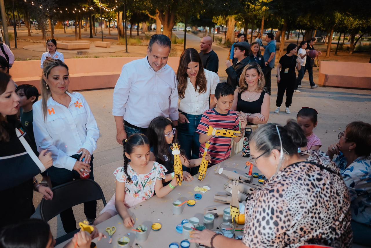 Ofrecen Toño Astiazarán y Patty Ruibal diversión a niñas y niños en ChiquiFest