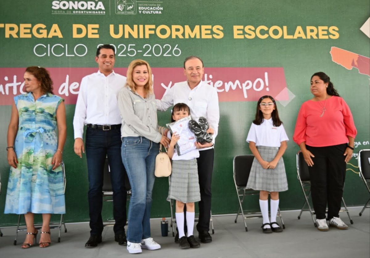 Arranca Gobernador Durazo entrega de uniformes escolares gratuitos Sonora