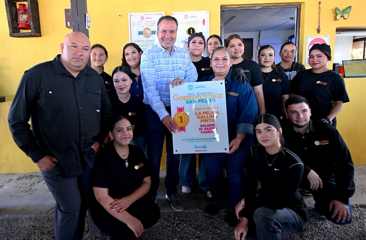 Entrega distintivo Toño Astiazarán a ganadores de Muestra Gastronómica de San Pedro