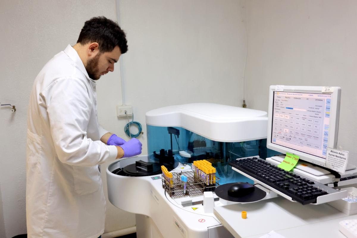 Previene Isssteson sobre síntomas y riesgos del lupus